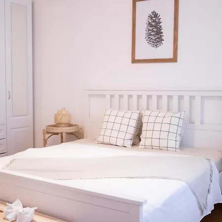 Apartment Scandi Custom 2-bdr