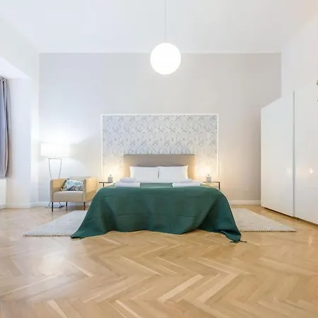 Venus - King Street I Budapest