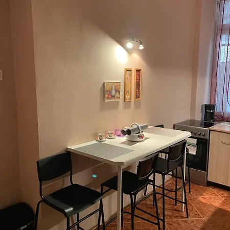 Clark Apartman **