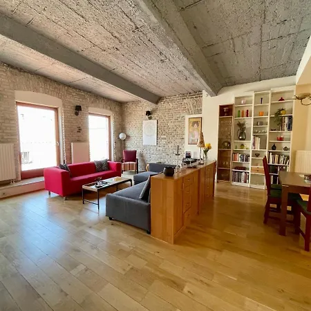 Apartment Penthouse W Private Rooftop And Free Parking *