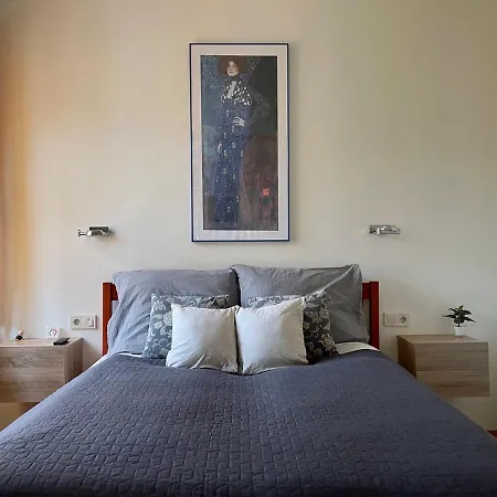 Apartment Penthouse W Private Rooftop And Free Parking