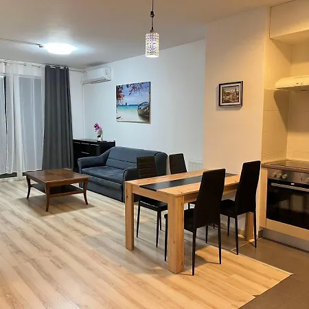 Corvin Rose Apartment *