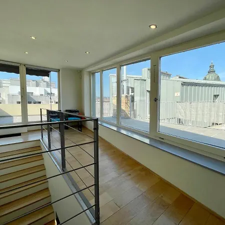 Apartment Penthouse W Private Rooftop And Free Parking *