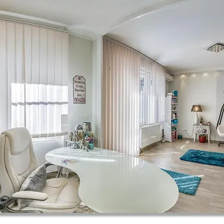 דירה Sundeluxe & Balcony *