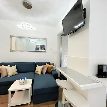 Luxe Studio With City Center Vibe *