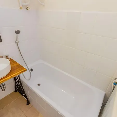 Perl Apartment- Air Conditioned, Cozy Near Varosliget Apartment *