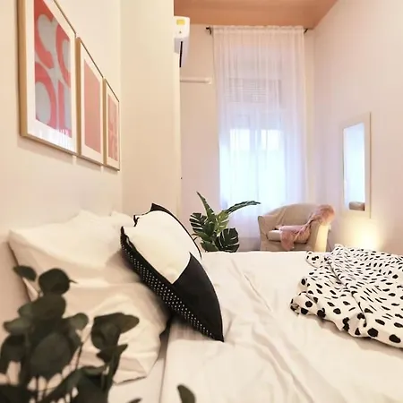 Unwind In Style W Sauna Dsgn 2br Apartment Budapest