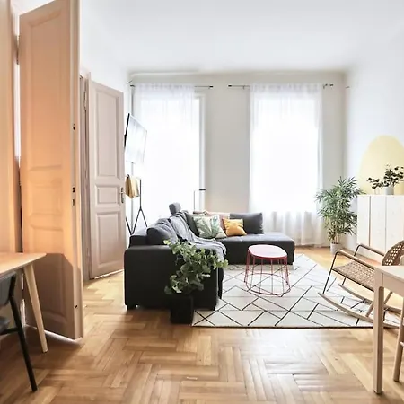 Unwind In Style W Sauna Dsgn 2br * Budapest