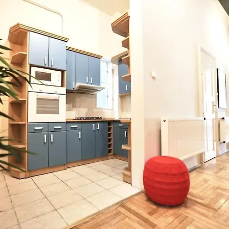 Unwind In Style W Sauna Dsgn 2br * Budapest