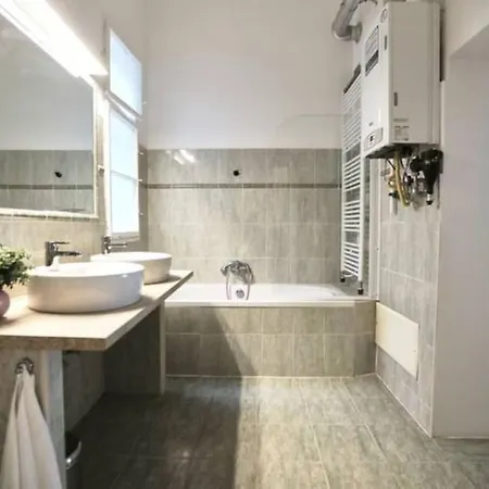 Unwind In Style W Sauna Dsgn 2br * Budapest