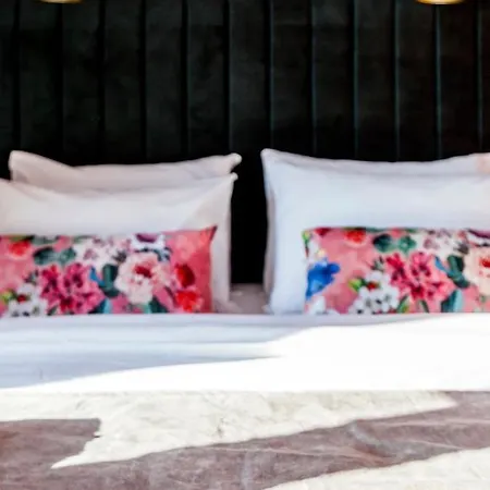 Giselle Vintage Doubles Hotel Budapest