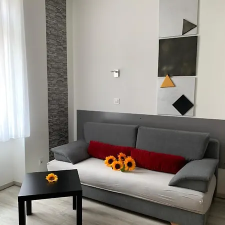 Sunflowers Apartment *