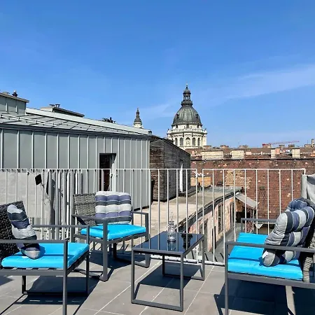 Apartment Penthouse W Private Rooftop And Free Parking *