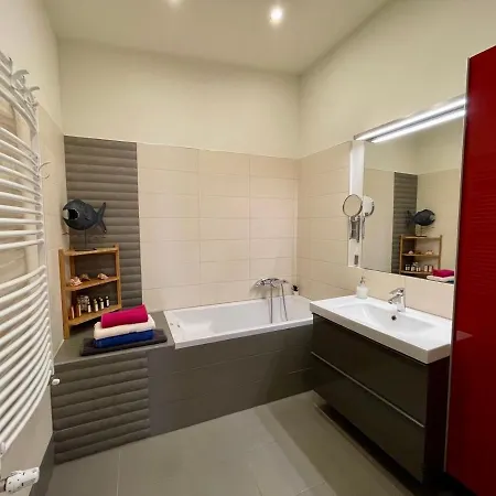 Apartment Penthouse W Private Rooftop And Free Parking