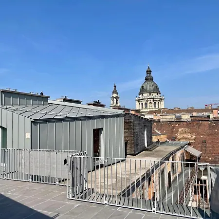 Apartment Penthouse W Private Rooftop And Free Parking *