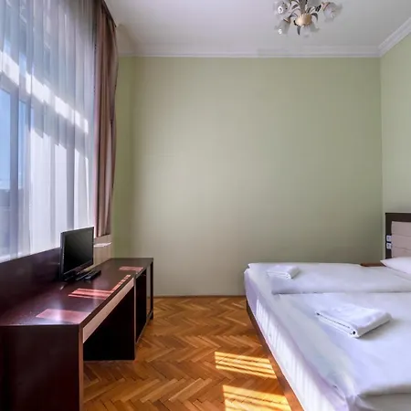 Baross City -