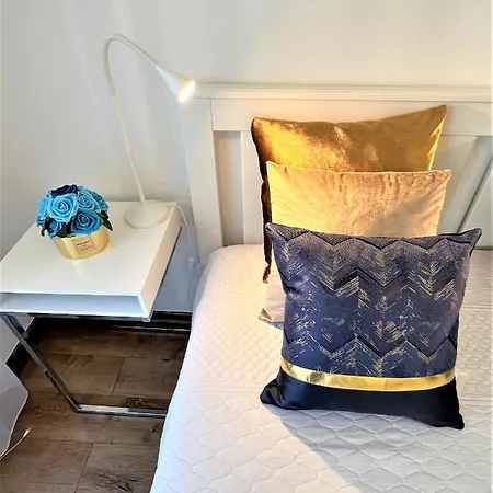Luxe Studio With City Center Vibe