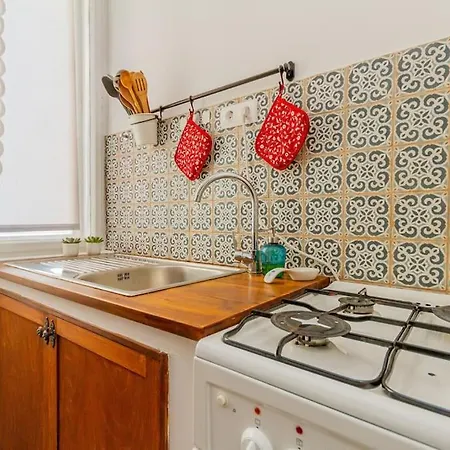 Perl Apartment- Air Conditioned, Cozy Near Varosliget Apartment *