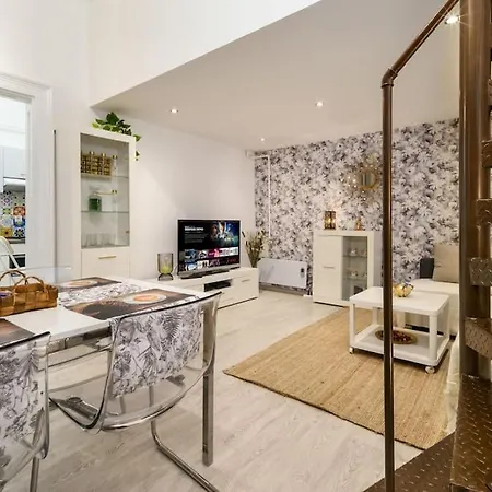 Ruin Bar-loft Design Apartment Budapest
