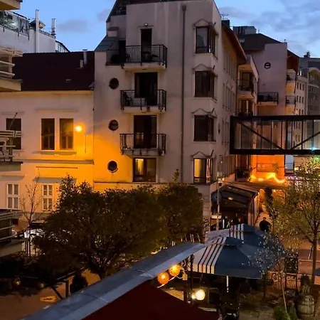 Apartment Unique Place In Budapest