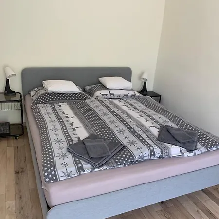 Apartment Vilagos, Kellemes Lakas, Jo Koezlekedessel Budapest