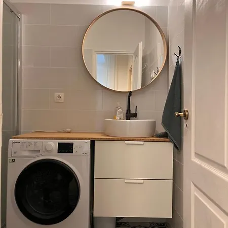 Calm, Artistic 9th Distric Central City Apartment