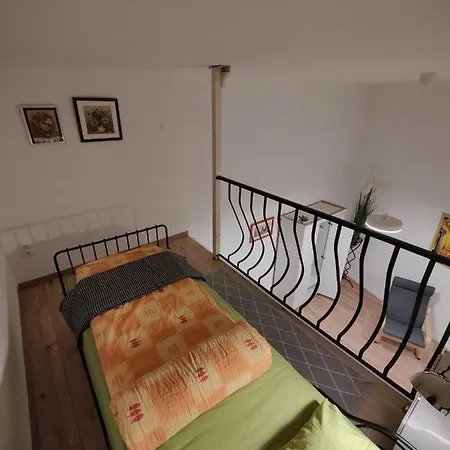 Calm, Artistic 9th Distric Central City Apartment