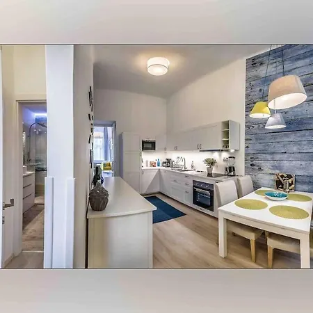 Bracing At Downtown Apartment Budapest