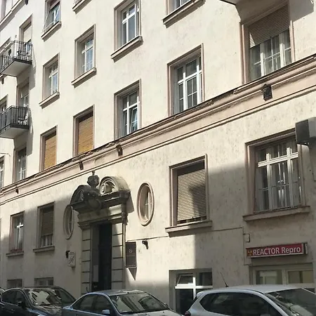 Nick's Apartment-spacious, And Quiet, By Margit Bridge Apartment Budapest