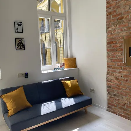 F27 Ferenc Apartment *