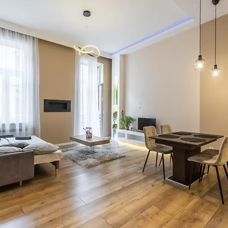 아파트 Csengery Deluxe With Balcony *