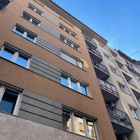 Apartment Free Parking - Downtown Location, Balcony & Nespresso