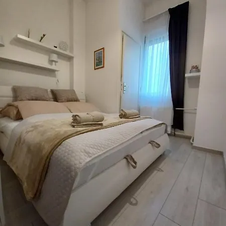Riverside Mansion Apartment
