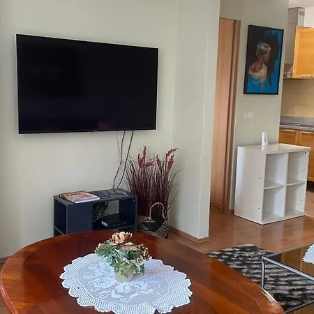 Kis-celli Apartment