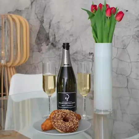 Elegant Stylish Modern Downtown Next 2 Danube Apartment *