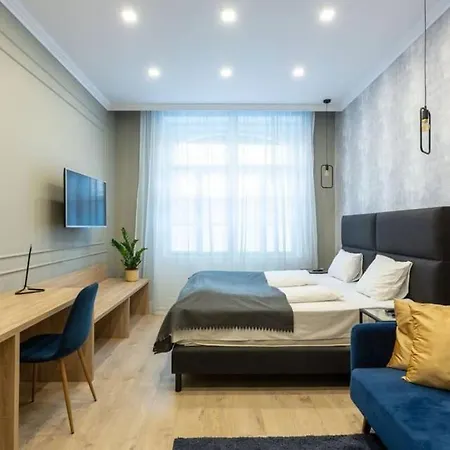 Luxurious Located In The Heart Of Apartament *