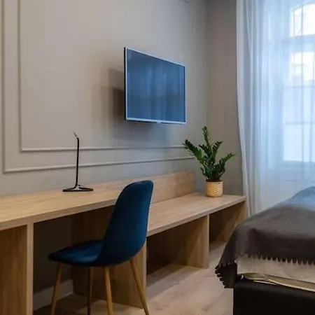 Luxurious Located In The Heart Of Budapeszt
