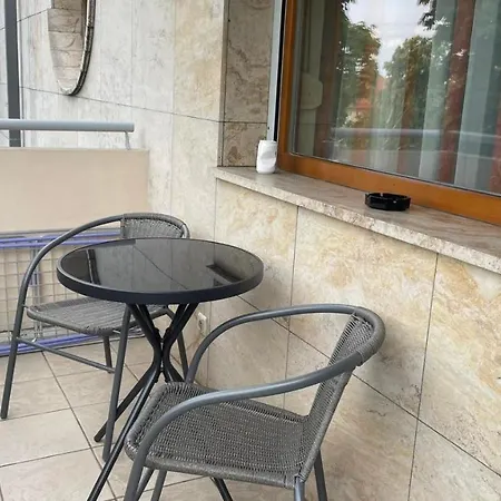 Kis-celli Apartment *