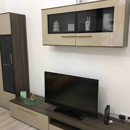 Urban Oasis: Spacious Modern Retreat With Netflix And New York Cafe Proximity *