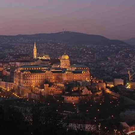 Urban Oasis: Spacious Modern Retreat With Netflix And New York Cafe Proximity * Budapest