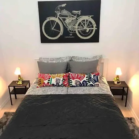 Apartment Urban Oasis: Spacious Modern Retreat With Netflix And New York Cafe Proximity Budapest