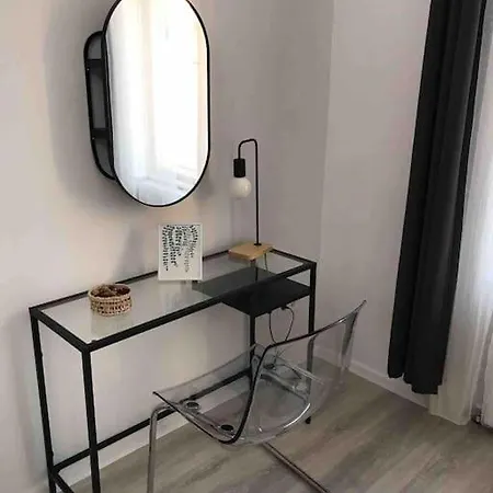 Urban Oasis: Spacious Modern Retreat With Netflix And New York Cafe Proximity Budapest