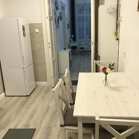 Apartment Urban Oasis: Spacious Modern Retreat With Netflix And New York Cafe Proximity