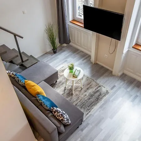 Deluxe Akacfa In The Heart Of Apartment