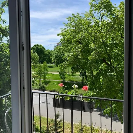 Vilagos, Kellemes Lakas, Jo Koezlekedessel Budapest