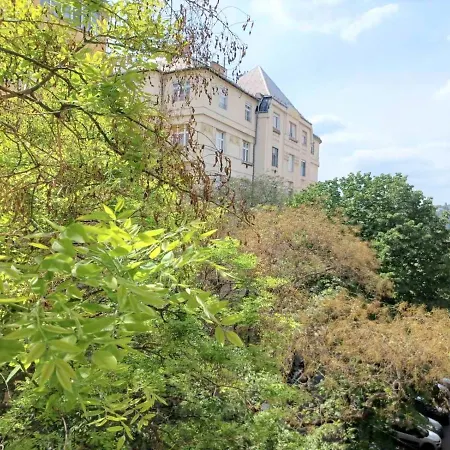 Riverside Mansion Apartment *