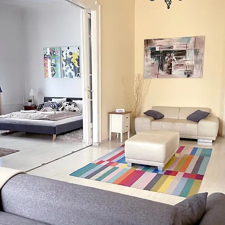 Elegant 125m2 In Center Of בודפשט