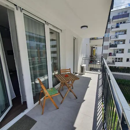 Park West - Free Parking Apartment *