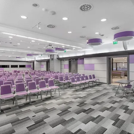 Отель Mercure Castle Hill 4*