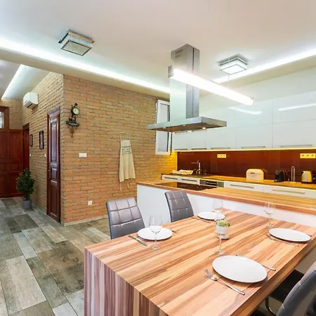 Appartement Vibrant And Spacious Downtown Flat